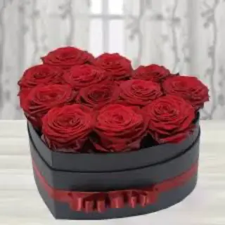 წითელი ვარდები გულის ფორმაში (ზომა მედიუმი)
