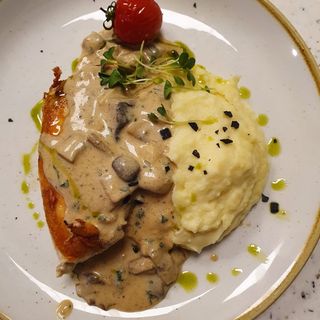 Pui BIO cu porcini si piure