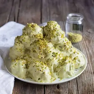 Profiteroles cu fistic