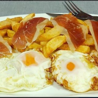 Tapa De Huevo Estrellado Con Patata Y Jamón