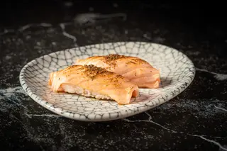 Niguiri Flameado De Salmón (2 Uds.)
