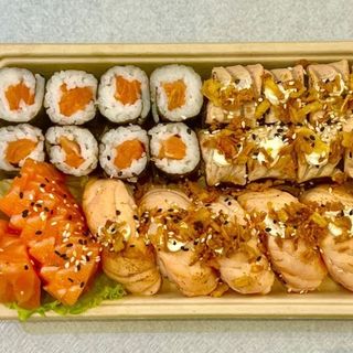  23 - Sushi misto defumado + sashimi (28 peças)