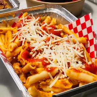 Macarrones casanovas con picada de carne y tomate