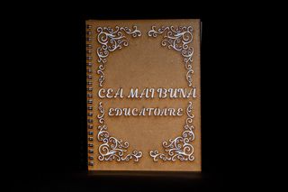 Agenda A5 din lemn cu cea mai buna educatoare