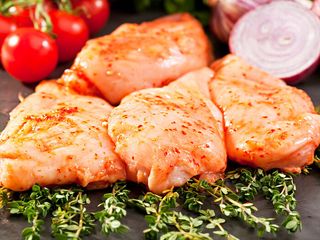 Шашлык из куриной грудки в маринаде (1кг)