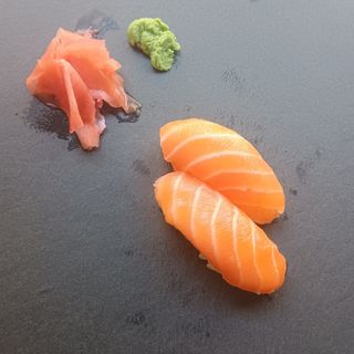 Nigiri salmone 2 pezzi