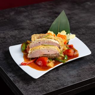 Warzywa w sosie słodko-kwaśnym z chrupiącą kaczką