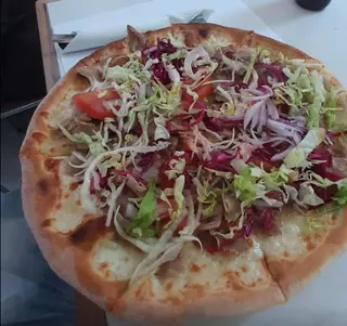 Pizza kebap verdura e salsa