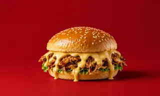 ბურგერ შაურმა ყველის სოუსით/Burger Shawarma with cheese sauce