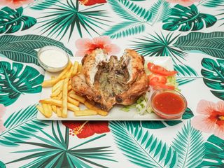 2 Pollos Asados + 2 Patatas + Coca-Cola Sabor Original botella 2L.