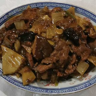 C13. Vaca com bambu e cogumelos chineses