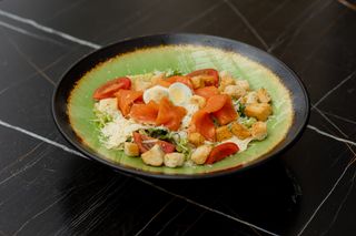 Салат Цезар з лососем 250г