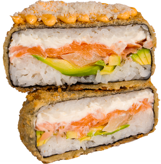 Sushi burger z łososiem i ananasem mini