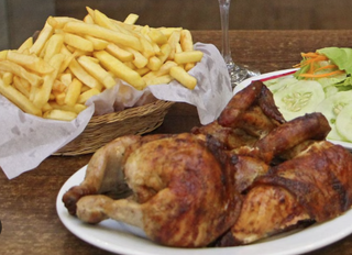 N-7 2 Pollos + Patatas + 2 Tarrinas o Fritos