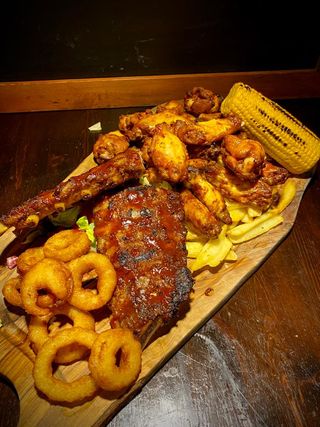 BBQ box supreme (2 persone) + patate fritte