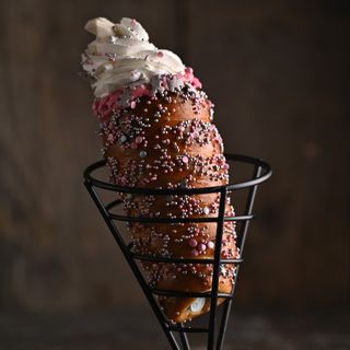 Кюртош нон парель  з фруктовою пастою та  крем-пломбир 