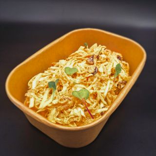 Ensalada De Col Con Zanahoria Y Salsas