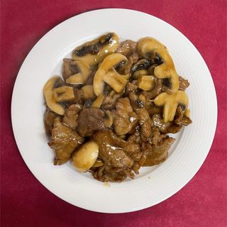 ternera con champiñones
