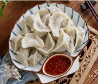 834Kineske knedle sa mesom 18 komada 饺子