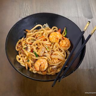 13b. Yaki udon con gamba