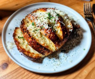 *Paine Cu Unt Si Usturoi*