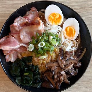 Рамен с шийтаки и бекон