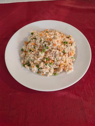 124. Пържен ориз с пилешко и яйца (700гр)