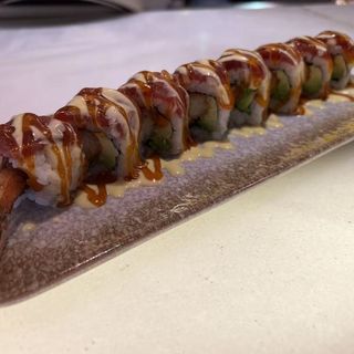 92F. Tempura De Langostino Y Aguacate Con Atún Picante (8 Pzs.)
