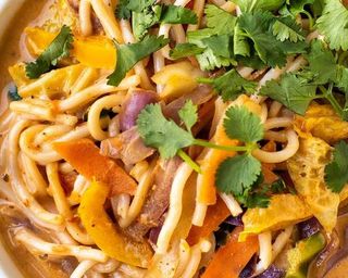 NOODLES BOWL WITH PENANG CURRY