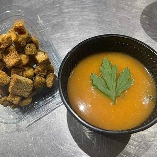 Supă cremă de legume cu crutoane