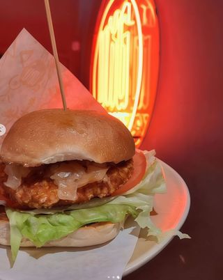 hamburguesa ubbe con patatas fritas (200 gr.)