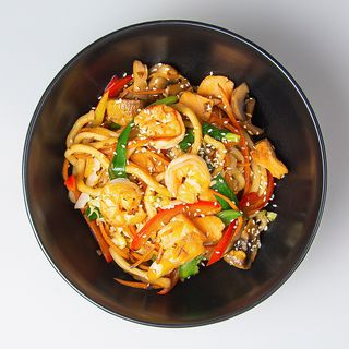 Wok Лапша с морепродуктами в устричном соусе