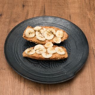 Barrita con crema de cacahuete y plátano