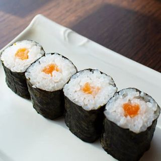 53. Maki de Salmón (8 Uds)