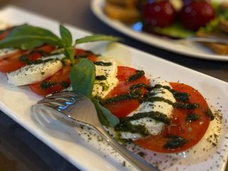 Капрезе з соусом Песто (280г)
