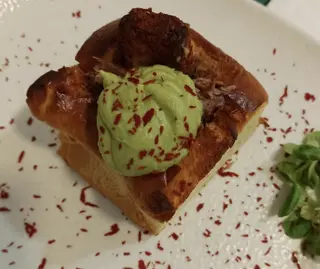 Torrezno Con Guacamole