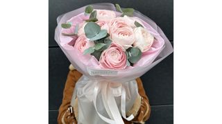 Bukiet z 9 ranunculusów i eukaliptusa