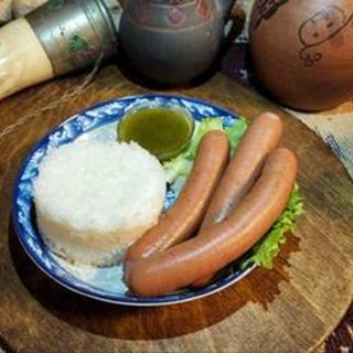 სოსისი ბრინჯის გარნირით