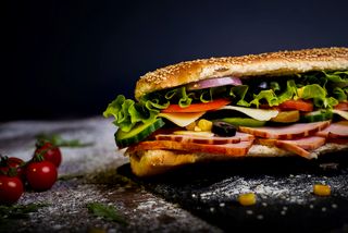 Голям сандвич салам Милано,чоризо,моцарела