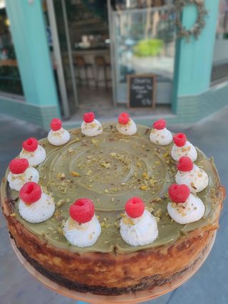 BROWNIE CHEESECAKE PISTACHO