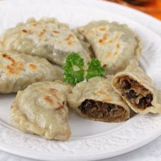 Pierogi z kapustą i pieczarkami