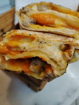 Piadina con zucca e salsiccia