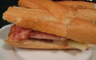 Bocadillo De Bacón Y Queso
