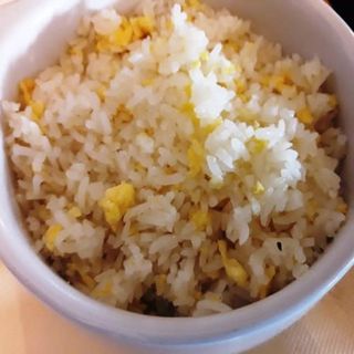 Arroz frito con huevo