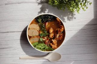 Тайский cyп "toм ям" с говядиной (1 пор.)