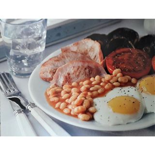 Elle full breakfast