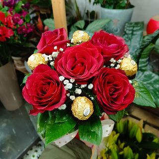 Cilindar sa pet ruža