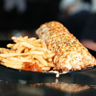 Burrito o taco espacial de carne gratinado