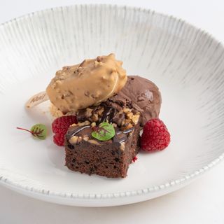 Брауни със сладолед (150 г.)