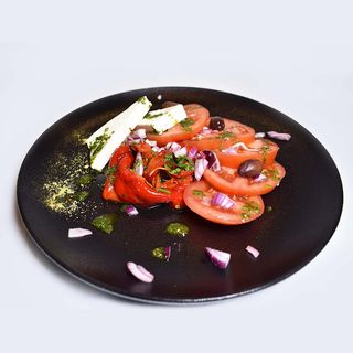 Розов домат с фермеско прясно сирене (300г)